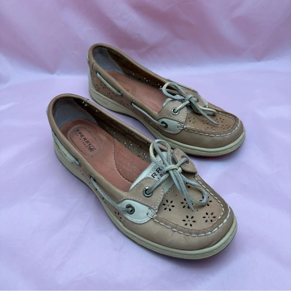 ✨ Sperry Top-Sider Women’s Boat Shoes Tan Cream 7M w/ Laser-Cut Floral Detail ✨